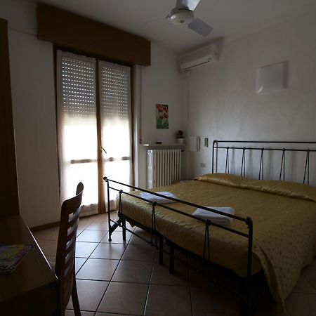 Albergo Tavernetta Castelnuovo del Garda Esterno foto