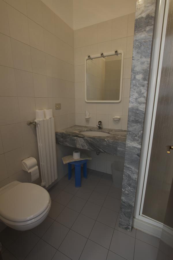Albergo Tavernetta Castelnuovo del Garda Esterno foto