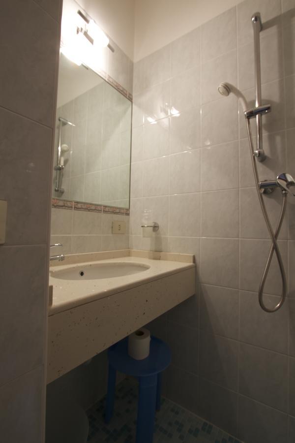 Albergo Tavernetta Castelnuovo del Garda Esterno foto