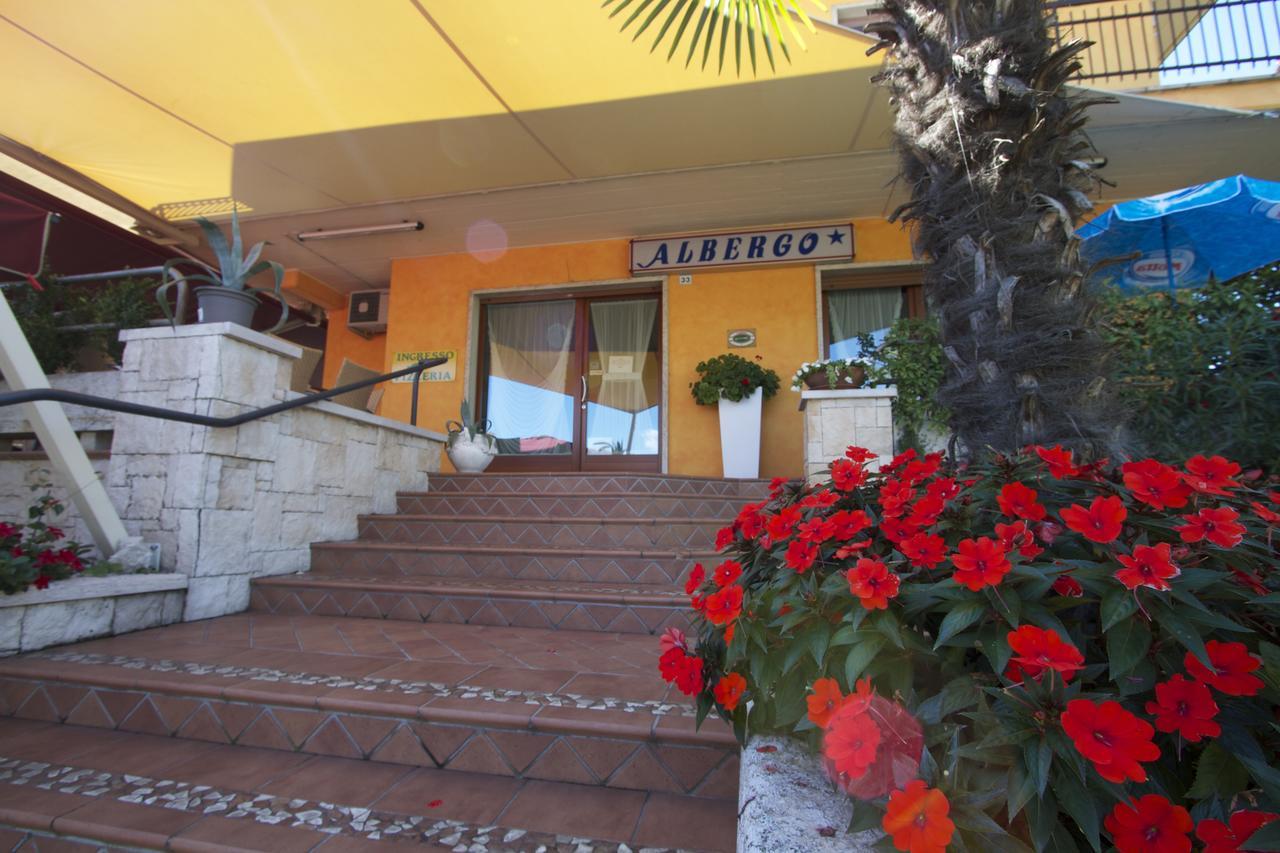 Albergo Tavernetta Castelnuovo del Garda Esterno foto