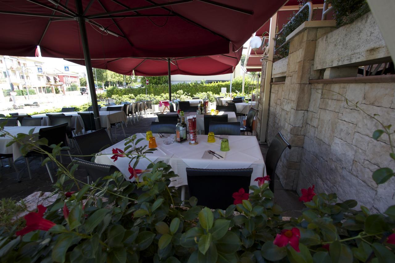 Albergo Tavernetta Castelnuovo del Garda Esterno foto