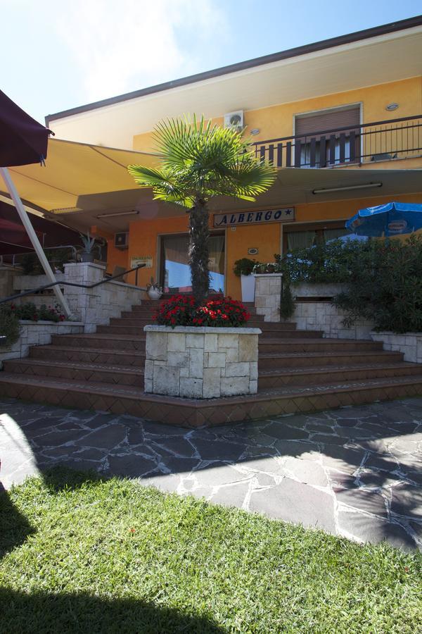 Albergo Tavernetta Castelnuovo del Garda Esterno foto