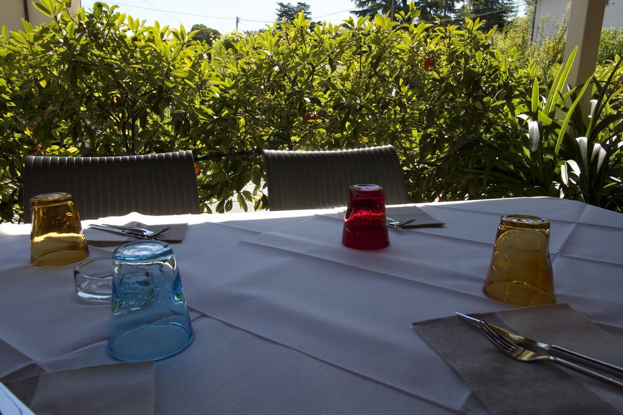 Albergo Tavernetta Castelnuovo del Garda Esterno foto